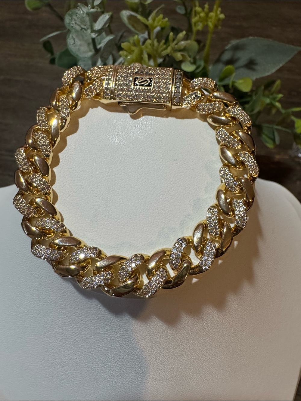 Gold Cuban Link Bracelet with Pavé Crystals - Elegant Women's Jewelry
